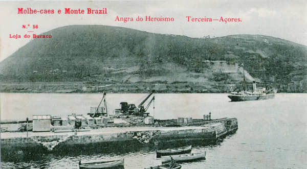 N 56 - Angra do Heroismo, Molhe Caes e Monte Brasil - Edio da Loja do Buraco - Dim. 138x88 mm - Col. A. Monge da Silva (anterior a 1910)