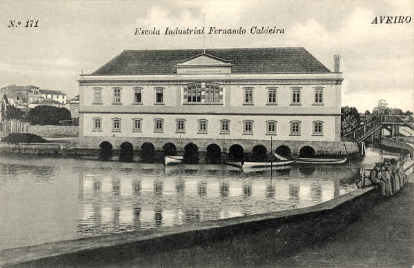 N. 171 - Aveiro Escola Industrial Fernando Caldeira - Edio de Alberto Malva, Rua de S. Julio, 41 Lisboa - SD - Dim 13,6x8,9 cm. - Col FMSarmento.