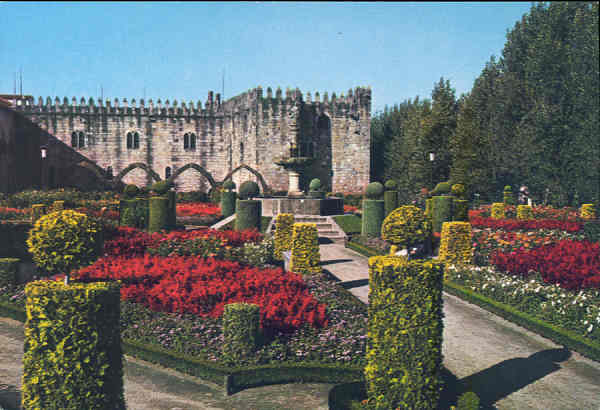 N 28 - Braga. Jardim de Sta Brbara e antigo Pao Episcopal - Edio Centro de Caridade do Perptuo Socorro, Porto -  Dim. 15,1x10,3 cm - Circulado em 1968 - Col. A. Monge da Silva