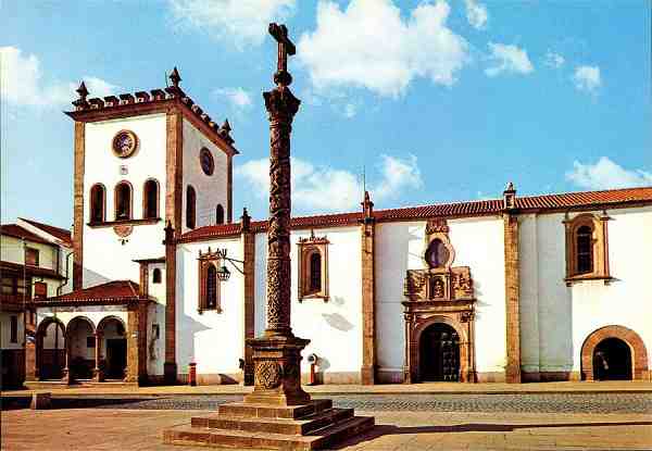 N. 772 - Bragana: Cruzeiro e S Catedral - Edio Centro de Caridade Nossa Senhora do Perptuo Socorro - Fotografia de Tefilo Rego - S/D - Dimenses: 15x10,4 cm. - Col. Manuel Bia.