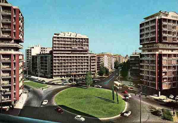 N. 755-58 - Lisboa Cruzamento Av. de Roma e dos Estados Unidos da Amrica - Ed. Portugal Turstico - Dimenses 14,6x10,2 cm. - Col. Mrio F. Silva (1973).