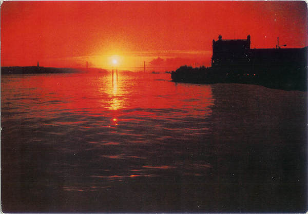 N 2180 - Lisboa. Por do Sol no Tejo - Ed. N Sr do Perptuo Socorro - SD - Circulado em 1976 -  Dim. 14,9x10,3 cm - Col. M. Soares Lopes.