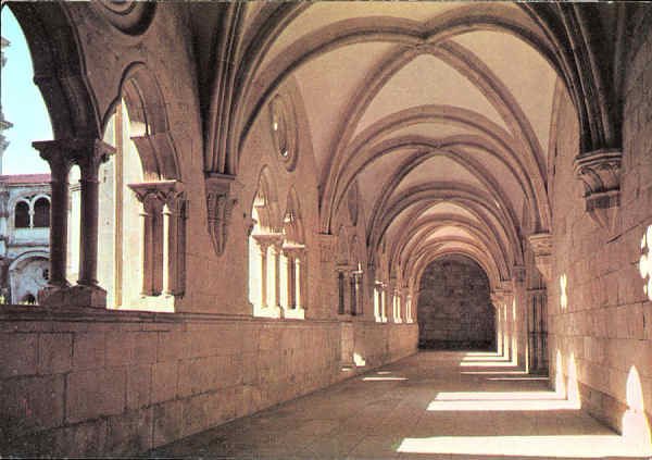 N. 112 - Alcobaa-Portugal. Claustro de D. Dinis - Coleco Arte e Turismo - S/D - Dimenses: 14,9x10,5 cm. - Col. Graa Maia