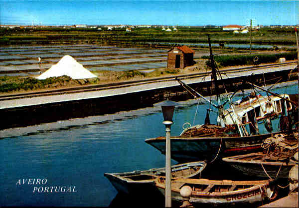 N.644 - AVEIRO - Portugal Salinas e barcos - Edio "Supercor" Distribudo por RAN, Rua da Quintinha, 70 B Tel. 670192... Lisboa - - S/D - Dimenses: 14,9x10,2 cm. -Col. nio Semedo.