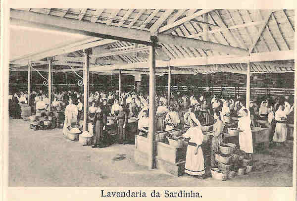 05 - Interior da Fbrica Brando Gomes & Ca - Lavagem da Sardinha - Dim. 75x50 mm.- Col. Miguel Chaby.