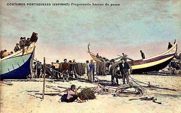 S/N - Costumes portuguezes (Espinho) Preparando barcos de pesca - Exclusivo dos Grandes Armazens Herminios - S/D - Dimenses: 13,8x8,7 cm. - Col. Aurlio Dinis Marta. [Dizeres impressos: UNION POSTALE UNIVERSELLE, PORTUGAL]