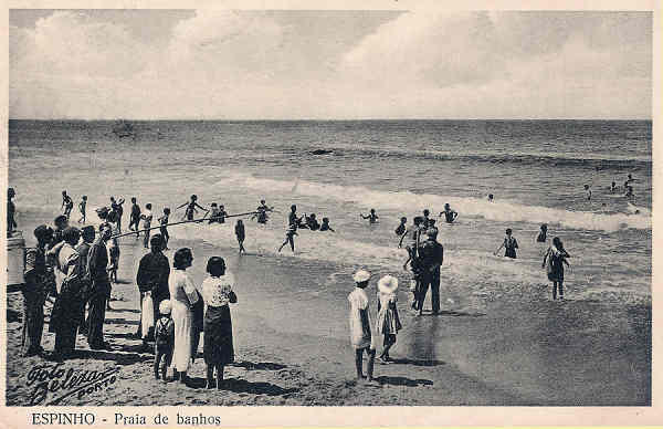 SN - Portugal- Espinho: Praia de banhos . Editor Papelaria e livraria Sousa - Foto Beleza, Porto - SD - Dim. 14x9 cm. - Col. M. Chaby.