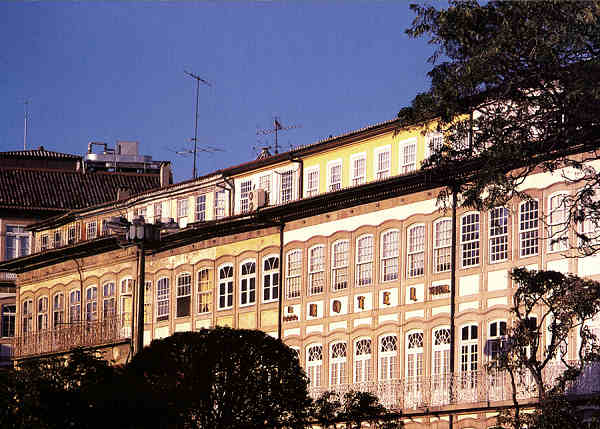 SN - Largo do Toural - Ed. Guimares Turismo 2012 - Foto Lus Ferreira Alves - Dim. 109x154 mm - Col. HJCO