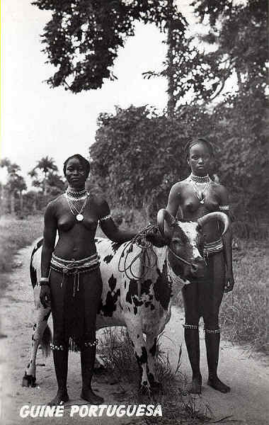 N. 9 - A Vaqueira Manjaca PECIXE - Ed. CASA MENDES - BISSAU - Dim. 14x9cm - Col. Joaquim Jos Martins Mendes (1973)