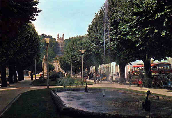 N 79 - LAMEGO Jardim Visconde Guedes Teixeira, Santurio dos Remdios - Edio Livraria e Papelaria Serra - Dimenses: 18,0x13,0cm - Col. Mrio F. Silva (Circulado em 1993).