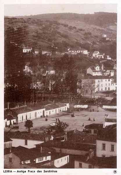 N. 20 - LEIRIA-Portugal Antiga Praa das Sardinhas - Editor Comisso Cultural das Obras Sociais do Pessoal da C. M. Leiria - S/D - Dimenses: 15x10 cm. - Col. R. Gaspar.