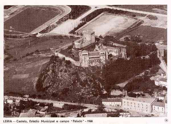 N. 30 - LEIRIA-Castelo, Estdio Municipal e Campo "Pelado" - 1968 - Editor: Comisso Cultural das Obras Sociais do Pessoal da C. M. Leiria - Dimenses: 15x10 cm. - Col. R. Gaspar.