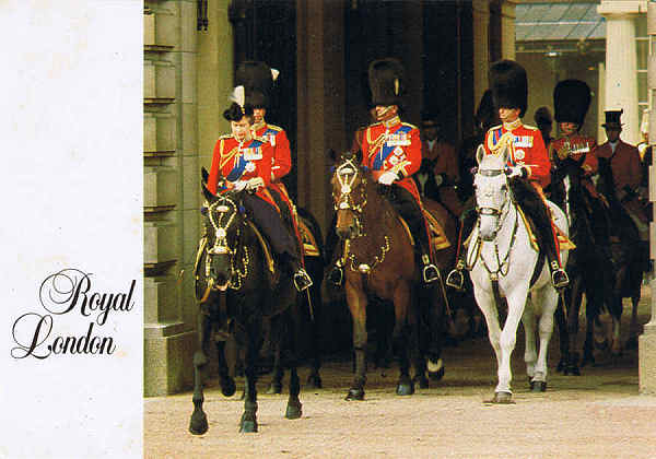 N. A21 - LONDON - Trooping the Colour. H. M. The Queen, Prince Philip and Prince of Wales - Ed. Thomas & Benacci Ltd. LONDON - Tel.(01)4032835 Printed in Italy RIALTO - SD - Dim. 14,8x10,3 cm - Col. Manuel Bia (1986)