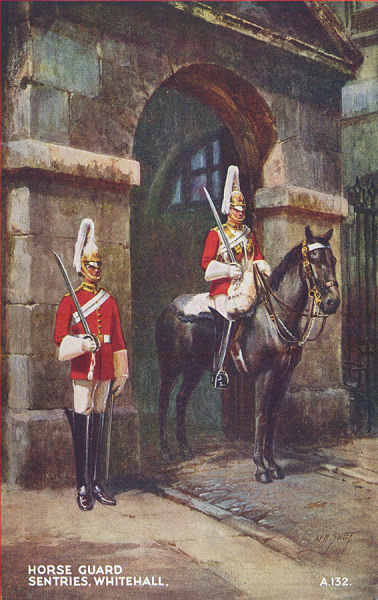 A132 - London, Horse Guard sentries - Reedio de Valentine & Suns em 1951 - Dim. 13,9x8,8 cm - Col. Amlcar Monge da Silva (cerca de 1920)