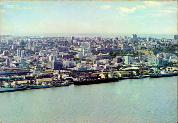 S/N - LOURENO MARQUES Vista da cidade e cais - Edio da Livraria e Papelaria Progresso - S/D - Dimenses: 15x10,4 cm. - Col. Manuel Bia (1970).