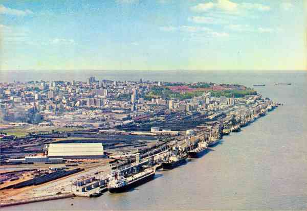 S/N - LOURENO MARQUES Vista da cidade e cais - Edio da Livraria e Papelaria Progresso - S/D - Dimenses: 15,1x10,35 cm. - Col. Manuel Bia (1970).