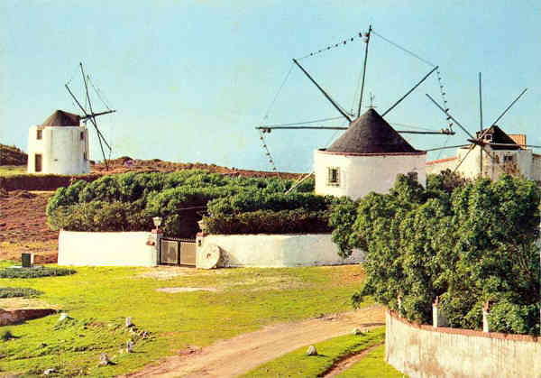 N. 072 - GUINCHO-PORTUGAL Moinhos de Vento - Edio Vahrmeyer, Apartado 75, Portimo, Tel. 55441 - S/D - Dimenses: 14,75x10,3 cm. - Col. HJCO (Circulado em 1977)