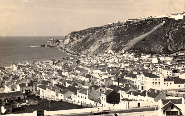 SN - Nazar Portugal. Vista Geral - Edio da Agncia Vieira, Nazar - Tel. 83 - Execuo Gro-Foto Setbal - SD - Dim. 14x8,8 cm. - Col. M. F. Silva