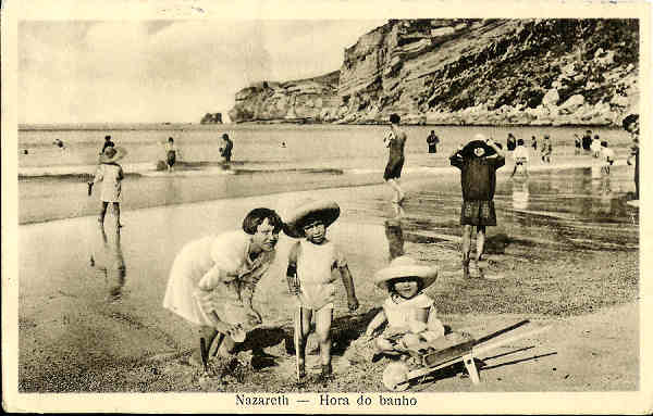 SN - Nazareth - Hora do banho - Edio e chich de lvaro Laborinho - SD - Circulado no ano 1930 - Dim. 9x14 cm - Col. Miguel Soares Lopes.