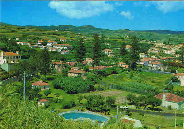 Nº C24 - FAIAL (Açores) Trecho da Cidade da Horta (Hotel FAIAL) - Ed. LIFER-Porto Nº 10 Fotografia da FOTO JOVIAL - S/D - Dim. 14,7x10,4 cm. - Col. Manuel Bóia (1981).