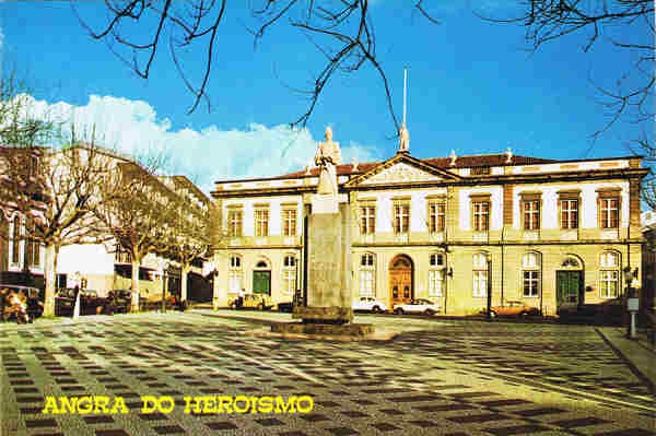 N.º 645 Centro da Cidade ANGRA DO HEROÍSMO  TERCEIRA - AÇORES - Ed. CÓMER - Trav. do Alecrim, 1 - Tel. 328775 - LISBOA - PORTUGAL - SD - Dim. 14,9x10,3 cm. - Col. Manuel Bóia (1981).