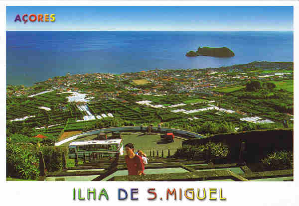 VFC. 0010 - VILA FRANCA DO CAMPO Panorâmica com ilhéu  Ilha de S. Miguel Açores - Ed. GRAFIPOST - Editores e Artes Gráficas,Lda. - TEL. 214 342 080 FILIAL-LOULÉ - TEL. 289 413 849 - SD - Dim. 15x10,5 cm. - Col. Fátima Manuela Bóia (2010).