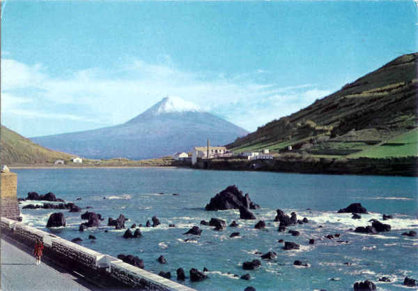 Nº 1 - Faial. Baía de Porto Pim e Ilha do Pico - Ed. Comis. Reg. Turismo da Horta - SD - Dim. 15,0x10,6 cm - Col. João Ponte