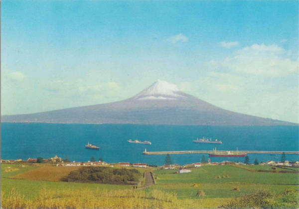 Nº 6 - Faial. Vista do porto artificial e Ilha do Pico - Ed. Comis. Reg. Turismo da Horta - SD - Dim. 15,0x10,6 cm - Col. João Ponte