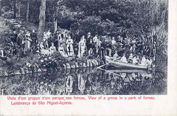 SN - SÃO MIGUEL. Furnas, Vista dum grupo num parque - Editor desconhecido - Dim. 13,8x9 cm - Col. A. Monge da Silva (c. 1909)