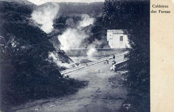 Nº 2 - SÃO MIGUEL. Furnas, Caldeiras - Colecção J J da Costa Jr, São Miguel - Dim. 13,7x8,7 cm - Col. A. Monge da Silva (c. 1910)