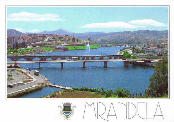 N. 3 - MIRANDELA PORTUGAL - Ed. FRANCISCO - MS LDA tf. 4961155 AMADORA Editores e Artes Grficas EXCLUSIVO LIVRARIA PAPELARIA LUSITANA E DO BAR ESPELHO DE GUA - MIRANDELA - SD - Dim. 15x10,5 cm - Col. - Manuel Bia (2002).