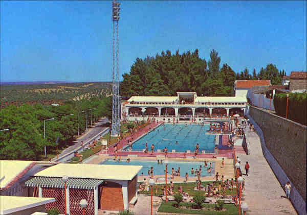 N 11 - MOURA. Piscina Municipal - Edio Cmara Municipal de Moura (1980) - Dim. 15x10,5 cm - Col. A. Monge da Silva