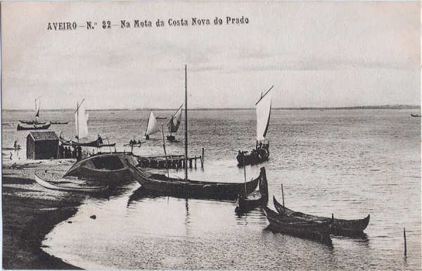 N 32 - Aveiro - Na mota da Costa Nova do Prado - Editores Moreira Torres, Aveiro - Dim. 137x88 mm - Col. A. Monge da Silva (tb no esplio M Sarmento) (cerca de1910)