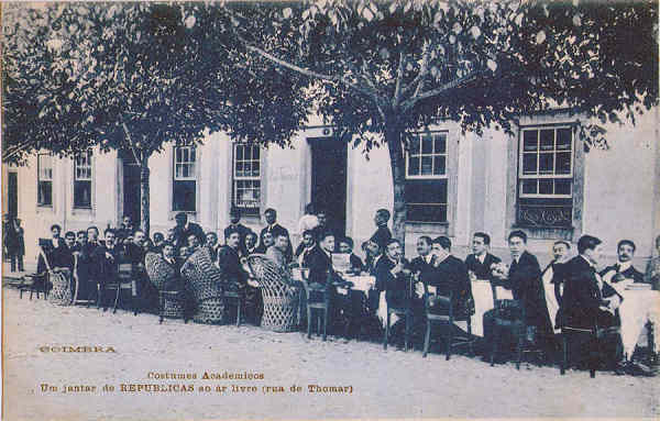 K.10 - Costumes Academicos (Um jantar de REPUBLICAS na Rua de Thomar) - Pap. Borges, Coimbra - Dim. 138x88 mm - Col. A. Monge da Silva (cerca de 1905)