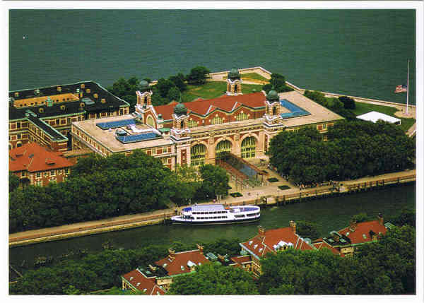 N 55094 - Ellis Island - Ferries carry visitors to the Ellis Island Immigration Museum from Battery Parc in NYC, Liberty Statue Park in New Jersey and The Statue of Liberty. The Ellis Island Museum honors all immigrants to the United States - Ed. Impact www.impactphotographics.com Photographer - Airphotona.com - SD - Dim. 15x10,7 cm - Col. Ftima Manuela Bia (2011)