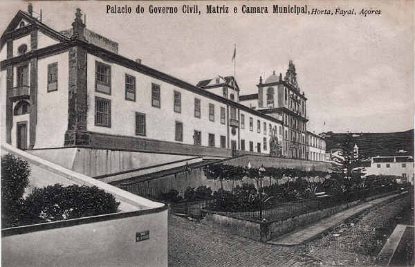 SN - Palacio do governo civil, Matriz e Camara Municipal da Horta - Registado "J.Goulart", Fayal, Aores (Em carimbo branco) - Dim. 140x90 mm - Col. A. Monge da Silva (c. 1910)