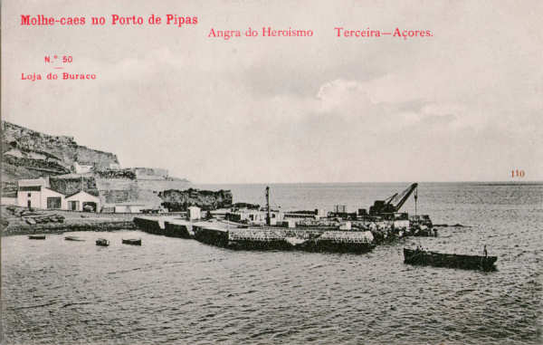 N 50 - Angra do Heroismo, Molhe Caes no Porto das Pipas - Edio da Loja do Buraco - Dim. 138x88 mm - Col. A. Monge da Silva (anterior a 1910)