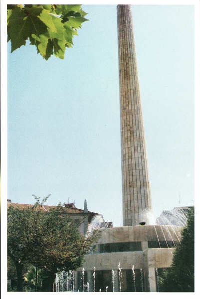 N 14/18 - S. JOO DA MADEIRA - Monumento  Indstria do Concelho. Elemento arquitectnico  da Praa Lus Ribeiro - 1 Edio Srie Cromo - SD - Dim. 149x99 mm - Col. Graa Maia