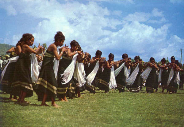 SN - Dana da cobra ou dos lenos no Suai - Foto Te-Cor. MArques Abreu - Edio do CTI-Timor - SD - Dim. ??x?? cm - Col. A. Monge da Silva  (cerca de 1970)