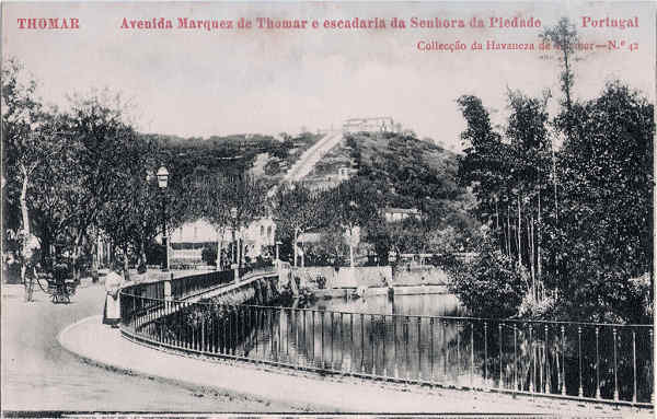 N 42 - Avenida Marquez de Thomar e escadaria da Snr da Piedade - Colleco da Havaneza de Thomar - Dim. 139x89 mm - Col. A. Monge da Silva (cerca de 1905)