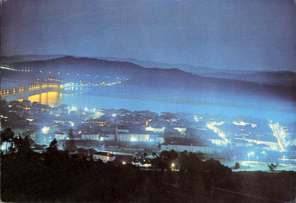 N 255 - (Portugal) Viana do Castelo - Panormica nocturna da cidade - Ed. Lusocolor, Viana do Castelo, Foto A. Fontinha - SD - Dim. 147x102 mm - Circulado em 15/9/1970 - Col. Graa Maia