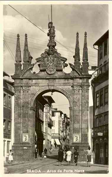 S/N - Braga-Arco da Porta Nova - Sem indicao do editor - S/D - Dimenses: 8,9x14 cm. - Col. Ftima Bia (1959).