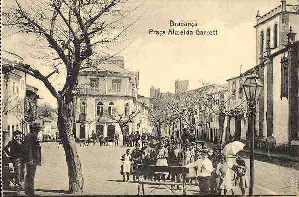 S/N - Bragana-Praa Almeida Garrett - Edio de Adriano Rodrigues, Bragana - S/D - Dimenses: 13,6x8,9 cm. - Col. Aurlio Dinis Marta.