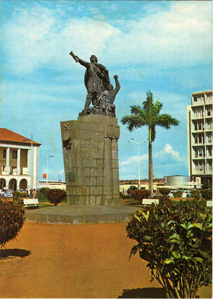 N. 41 - Luanda - Angola Monumento a Diogo Co Navegador do sculo XV Descobriu Angola em 1482 - Ed. Q. T. - Dimenses:  14,8x10,5 cm. -  Col. Mrio F. Silva (1972).