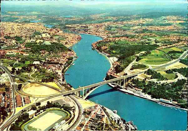 N. 755/49 - Porto: Ponte da Arrbida e rio Douro; vista area - Edio Portugal Turstico - S/D - Dimenses: 14,5x10,1 cm. - Col. HJCO.