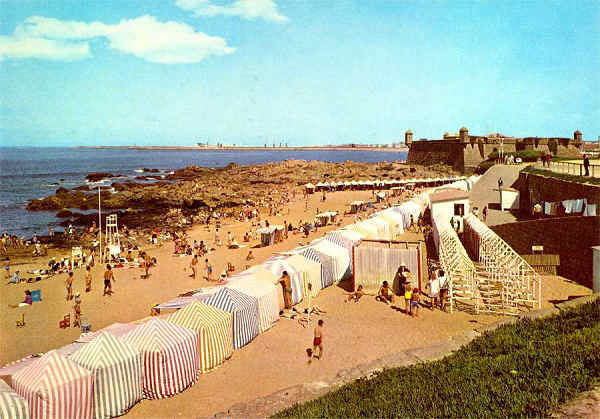 N. 8 - PORTO (Portugal): Praia do Castelo do Queijo - Edio LIFER, Porto - Fotografia de FISA - S/D - Dimenses: 14,8x10,3 cm. - Col. Manuel Bia.
