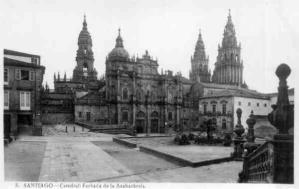 3.Santiago - Catedral: Fachada de la Azabachera - Dimenses: 14,2x9 cm - Col. Henrique de Oliveira. 