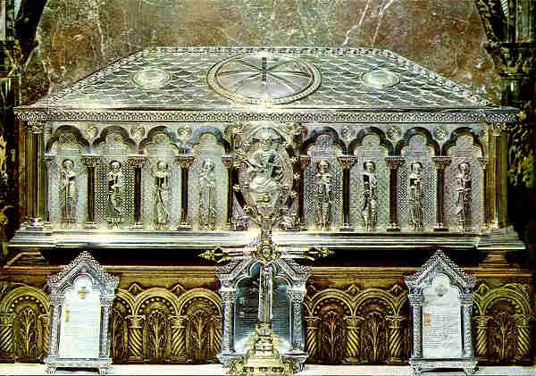 N. 2044 - Catedral. Arca de Plata con la Relquia del Apstol - Edio Arribas, S. Guallar, 4 tel. 276584, Zaragoza - S/D - Dimenses: 14,8x10,3 cm. - Coleco HJCO (1995).