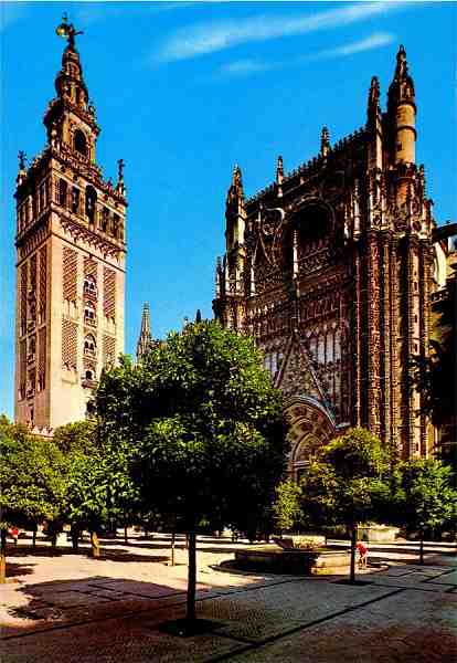 N. 502 - Sevilla: Giralda y Patio de los Naranjos - Edio Beascoa - S/D - Dimenses: 10,3x14,9 cm. - Col. HJCO (1980).