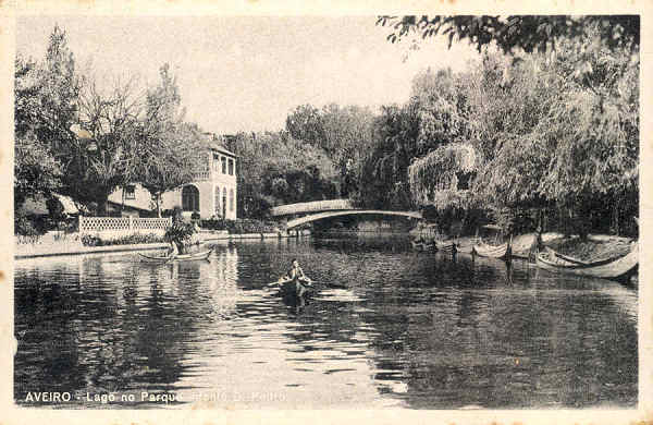 N. 17 - AVEIRO Lago no Parque Infante D. Pedro - Edio Artur dos Reis, Aveiro - S/D - Dimenses: 13,8x9 cm. - Col. nio Semedo.